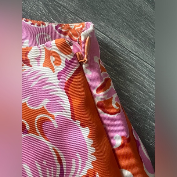 Ann Taylor 100% silk floral pencil skirt. Size 10 - Picture 2 of 5